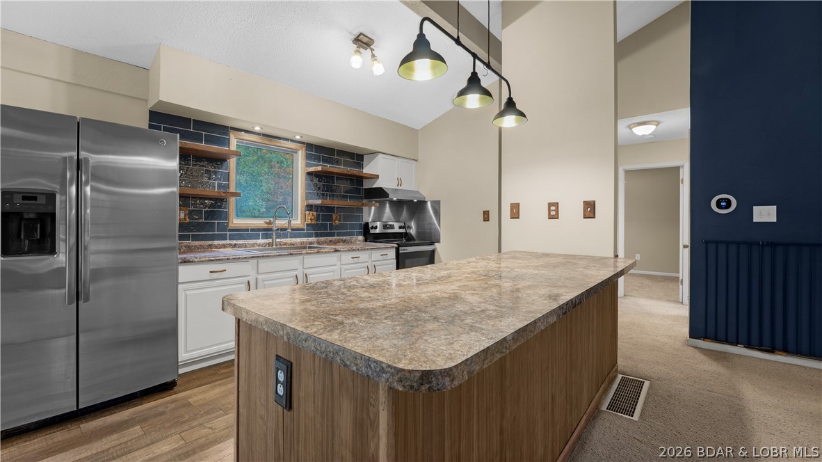 Garage — 22 Yorkshire Lane Camdenton Missouri real estate