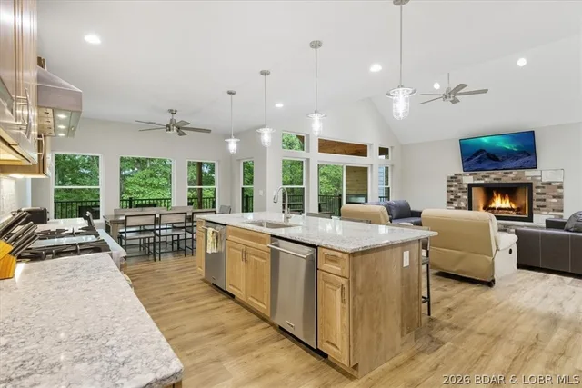 Kitchen — 10 Strawberry FLD Camdenton Missouri real estate