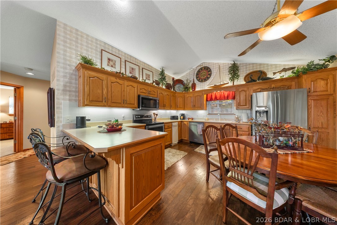 Primary bedroom — 32521 Westhaven Road Gravois Mills Missouri real estate