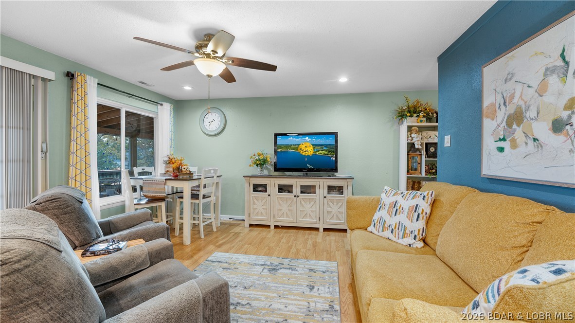 Living room — 1605 Autumn Lane Osage Beach Missouri real estate