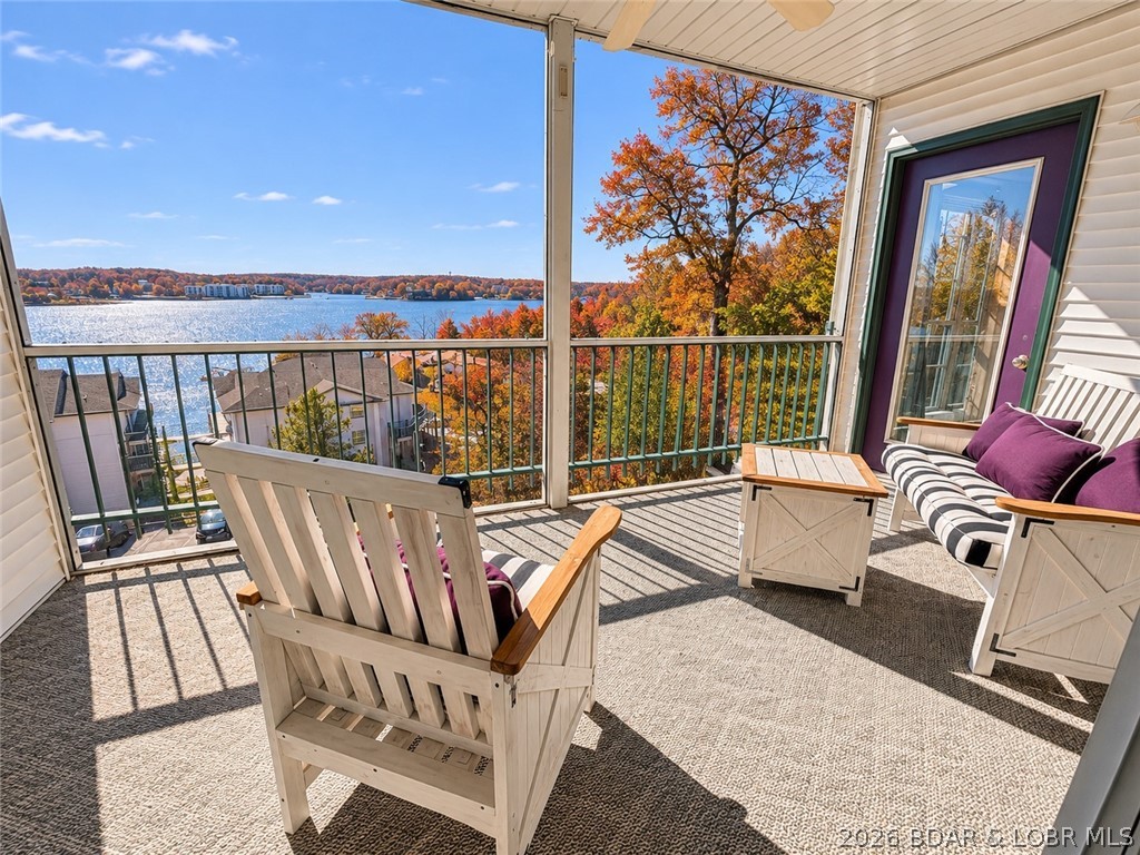 Living room — 1407 W Harbour Towne Drive Lake Ozark Missouri real estate