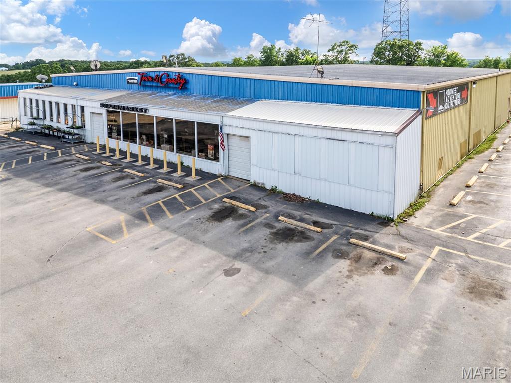 Living room — 500 S Commercial Street Crocker Missouri real estate