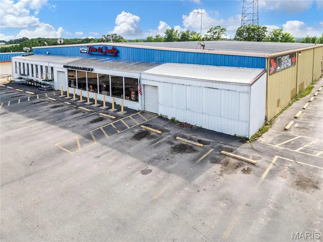 Living room — 500 S Commercial Street Crocker Missouri real estate