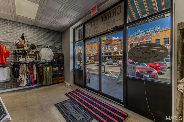 Kitchen — 112 W Commercial Street Lebanon Missouri real estate