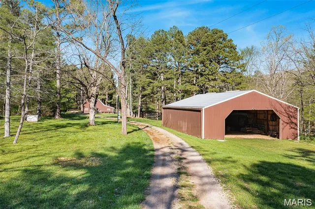 Primary bedroom — S-K Ranch 858 Wayne RM Silva Missouri real estate