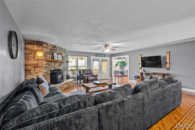 Living room — 2751 Carter Route B Ellsinore Missouri real estate