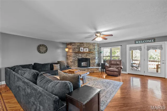 Primary bedroom — 2751 Carter Route B Ellsinore Missouri real estate