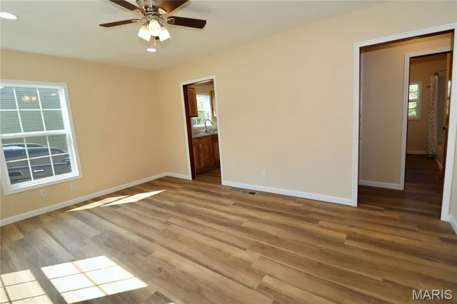 Living room — 1250 N Jefferson Avenue Lebanon Missouri real estate