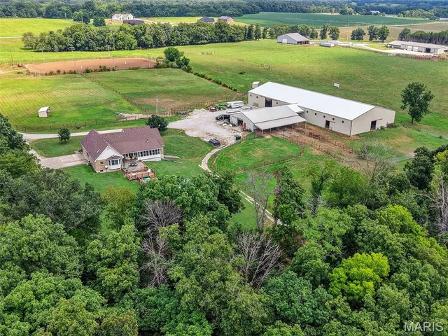 Front exterior — 16400 Pleasant Hill Road Wright City Missouri real estate