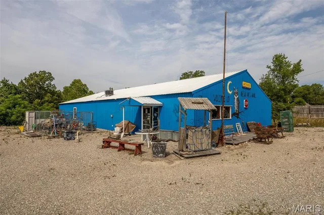 Primary bedroom — 11520 Highway 64 Lebanon Missouri real estate