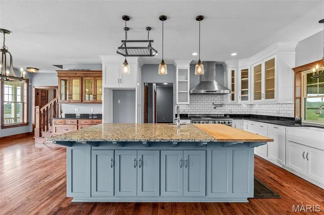 Kitchen — 1306 State Route J Fayette Missouri real estate