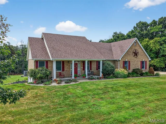 Front exterior — 16400 Pleasant Hill Road Wright City Missouri real estate