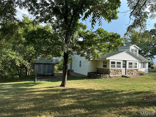 Front exterior — 18759 Maries Road 308 Belle Missouri real estate