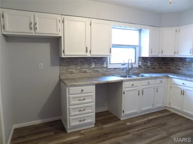 Primary bedroom — 1306 Broadway Street Rolla Missouri real estate