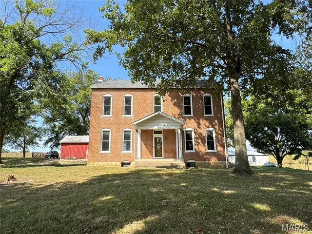 Primary bedroom — 399 Brinker Trail Washington Missouri real estate