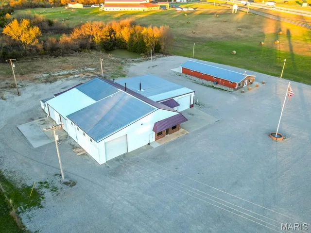 Front exterior — 19243 EQUESTRIAN Road Lebanon Missouri real estate