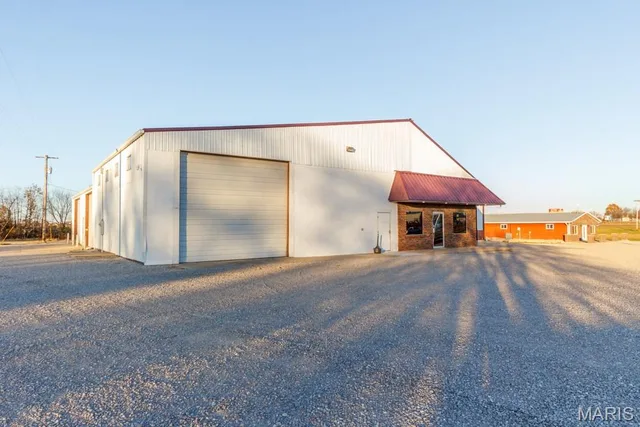 Primary bedroom — 19243 EQUESTRIAN Road Lebanon Missouri real estate