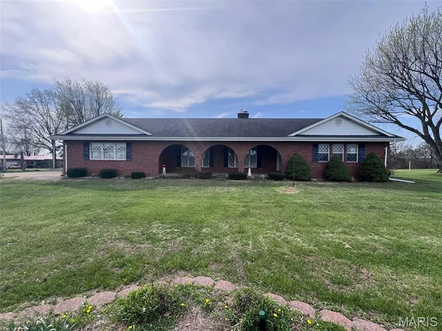 Front exterior — 1976 Highway 28 Owensville Missouri real estate