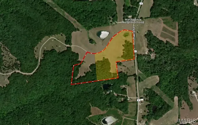 Primary bedroom — 24.57 Acres Sunset Trails Warrenton Missouri real estate