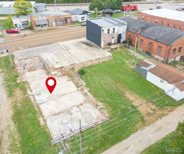 Primary bedroom — 124 N Commercial Street Crocker Missouri real estate