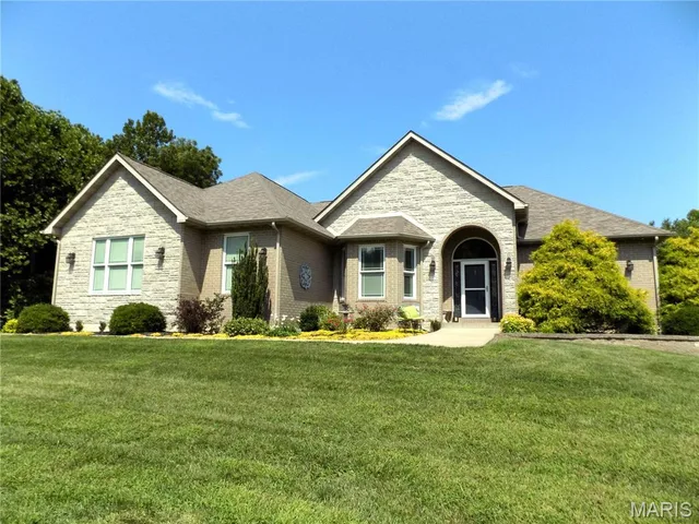 Front exterior — 1011 Carriage Lane Rolla Missouri real estate