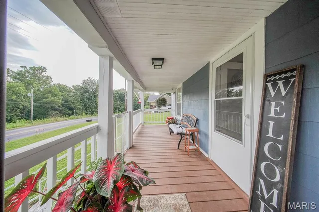 Living room — 18726 State Route P Newburg Missouri real estate