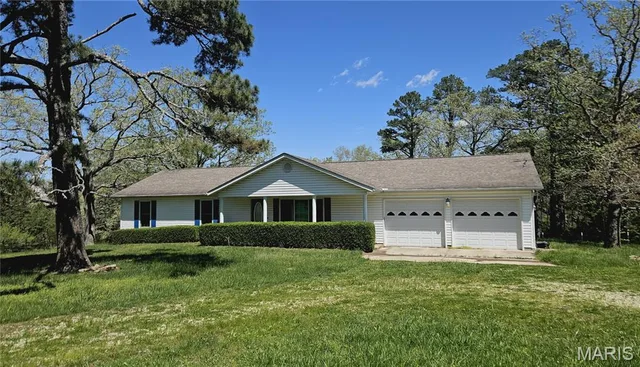 Primary bedroom — 205 County Road 6550 Salem Missouri real estate