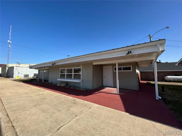 Front exterior — 106 S Chestnut Street Richland Missouri real estate
