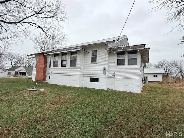 Primary bedroom — 000 HWY H&T Stoutland Missouri real estate