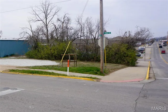 Front exterior — 0.25 +/- ac N Olive Street Rolla Missouri real estate
