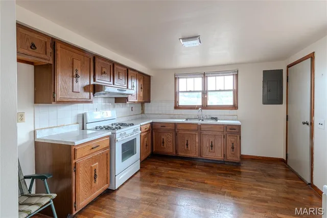 Primary bedroom — 922 Oak Lane Drive Rolla Missouri real estate