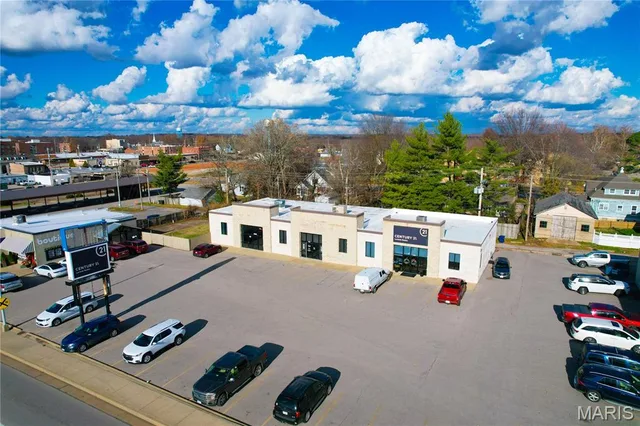 Primary bedroom — 266 S Jefferson Avenue Lebanon Missouri real estate