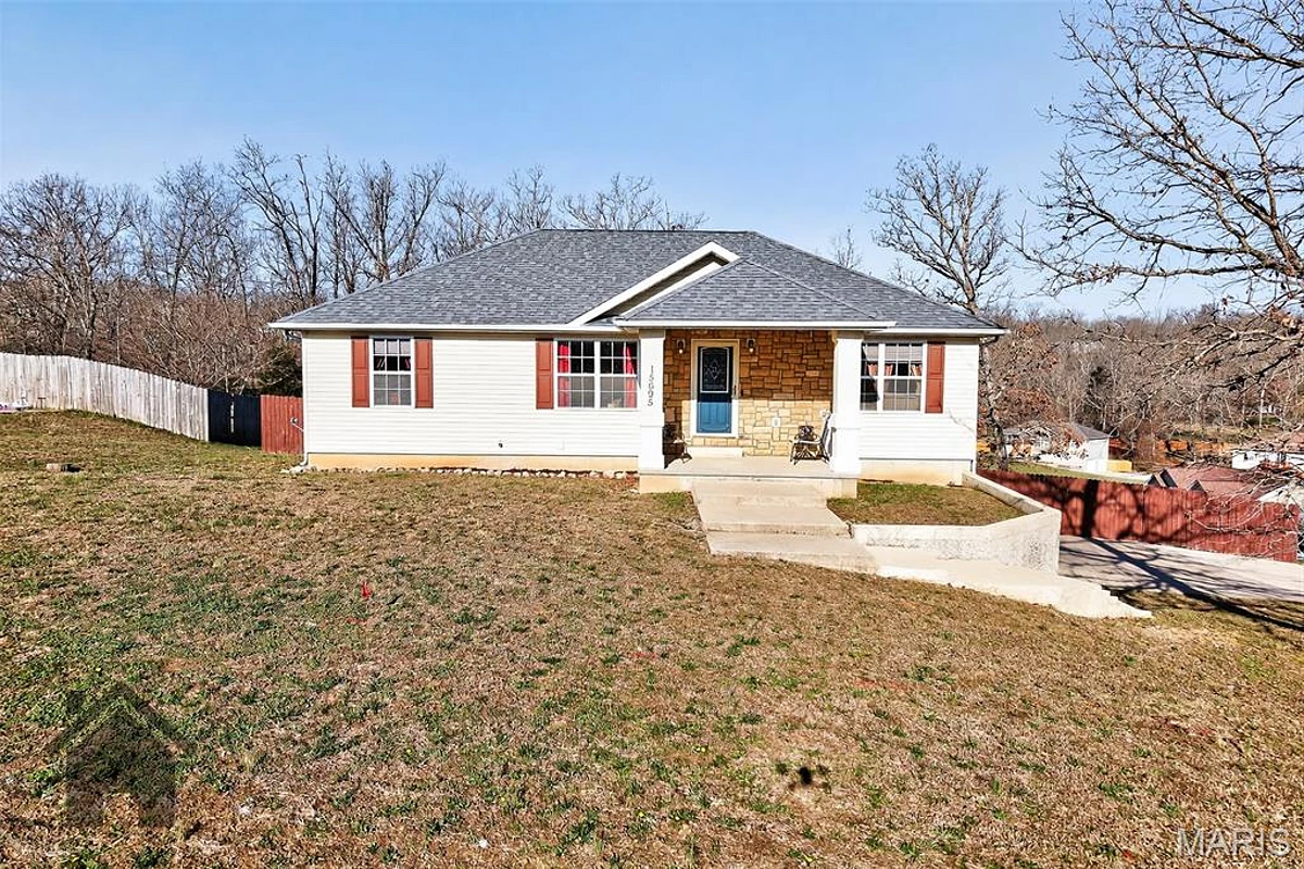 15695 Terris Lane St Robert Missouri 3 bedroom 3 bathroom home for sale listed at $255,000