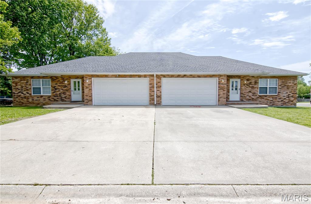 1800 & 1806 Jaden Drive Lebanon Missouri home for sale listed at $340,000