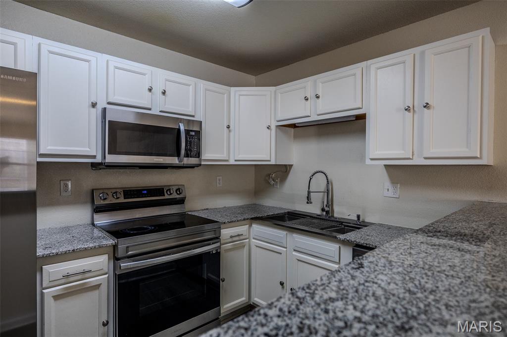 Kitchen — 20955 Homer Street St Robert Missouri real estate