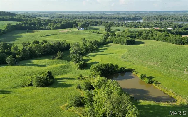 Primary bedroom — 117.25 acres Hwy 79 Unincorporated Missouri real estate