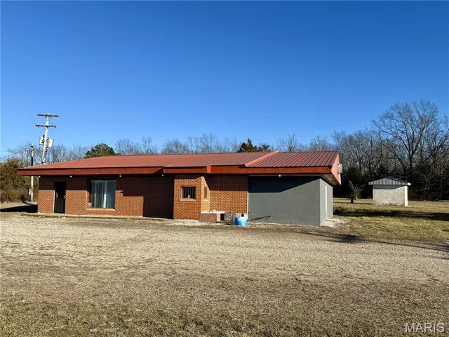 Front exterior — 12840 Highway 17 Roby Missouri real estate