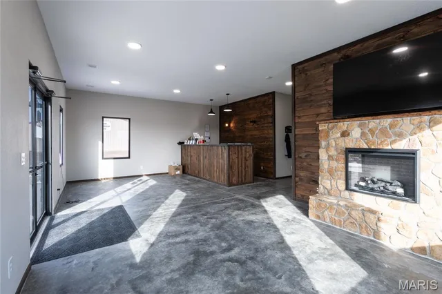 Living room — 6790 US Hwy 63 Houston Missouri real estate