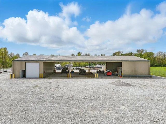 Primary bedroom — 15 Hampel Industrial Drive Moscow Mills Missouri real estate