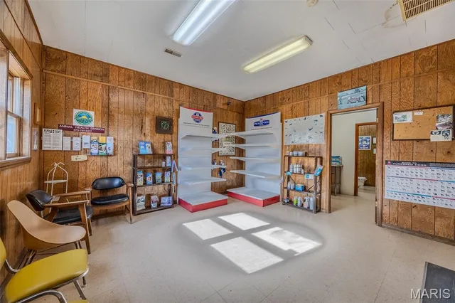 Primary bedroom — 7440 E State Road H Richland Missouri real estate