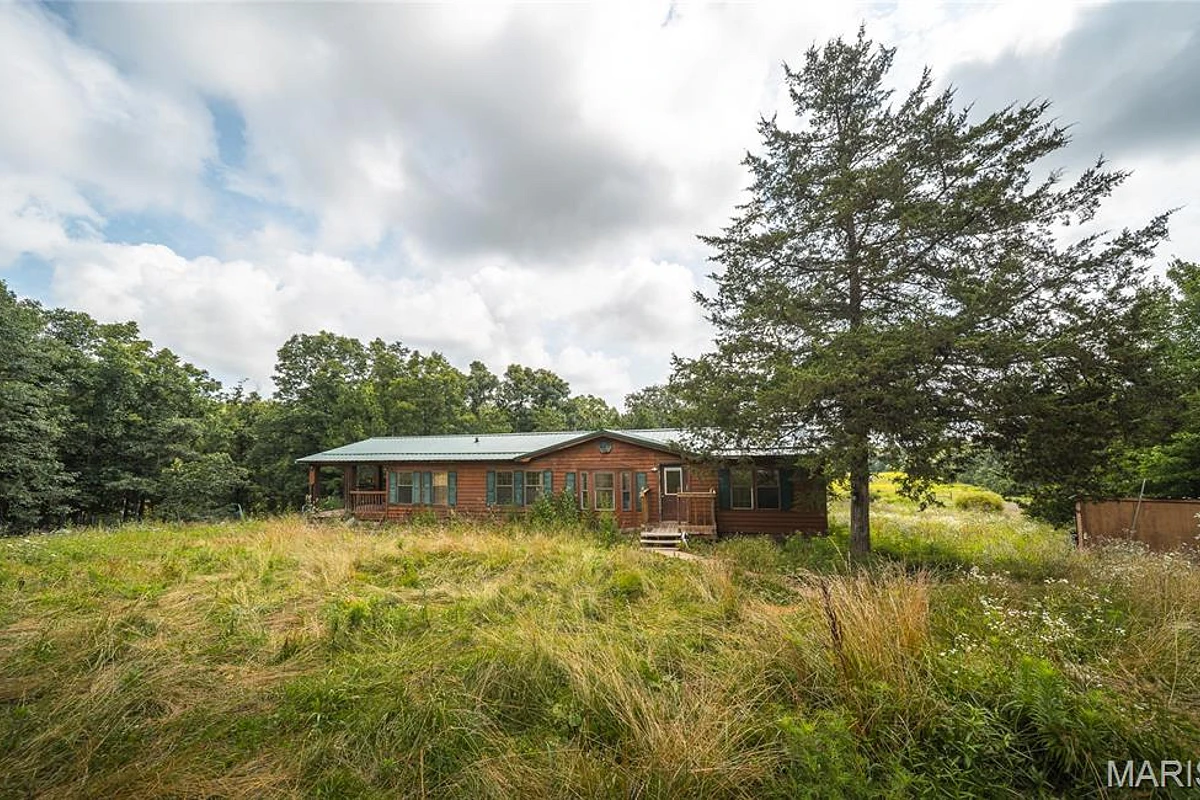 16500 Buttercup Road Crocker Missouri 3 bedroom 2 bathroom home for sale listed at $255,000