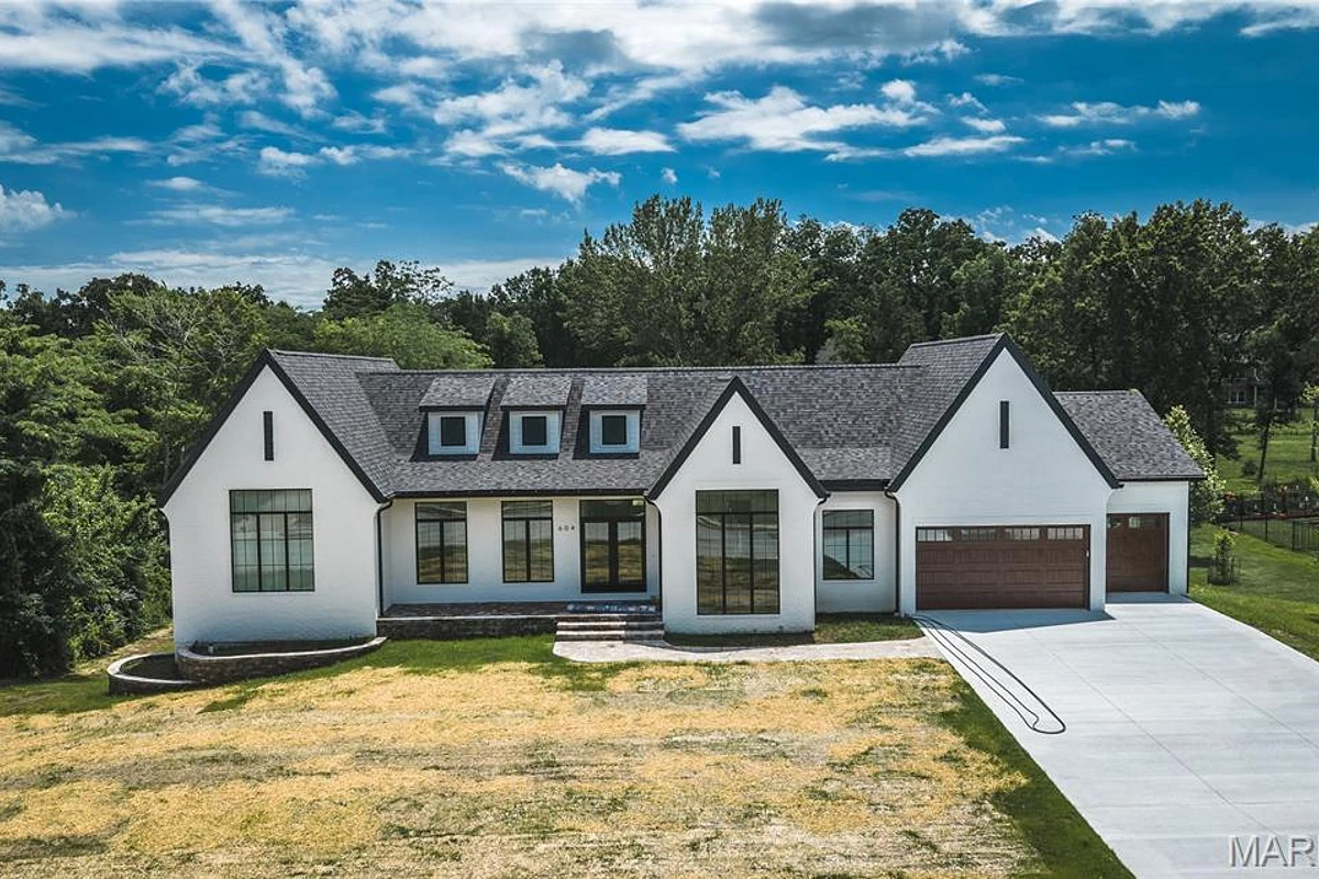 604 Winchester Drive Rolla Missouri 6 bedroom 5 bathroom home for sale listed at $1,460,914
