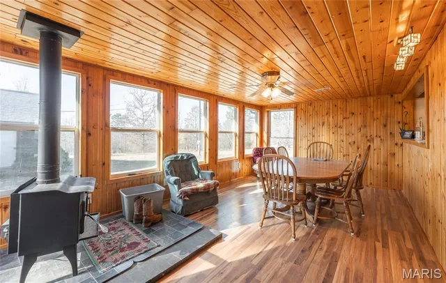 Primary bedroom — 8090 Timberhill Road Hartshorn Missouri real estate