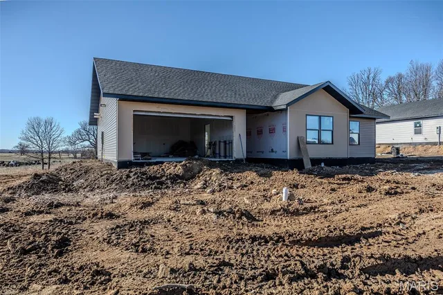 Front exterior — 2051 Kay Avenue Lebanon Missouri real estate