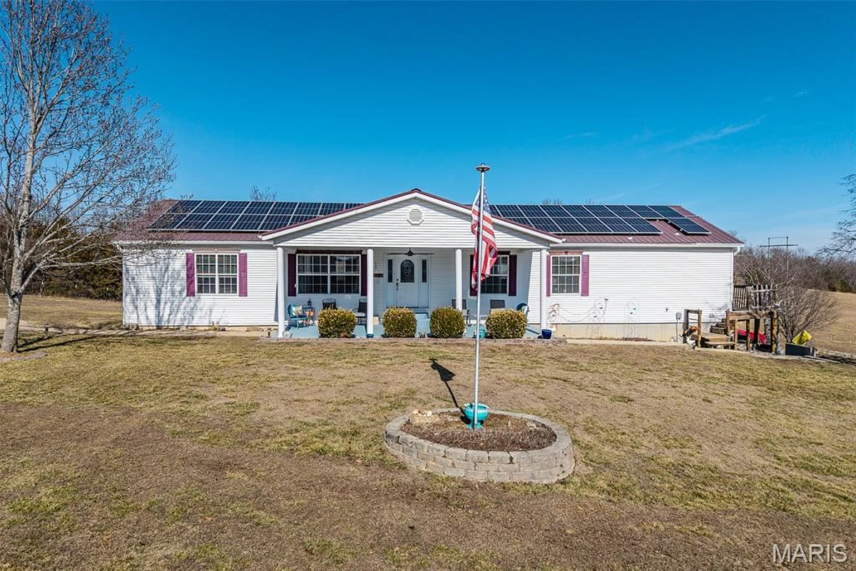 28345 Sapphire Drive Richland Missouri 3 bedroom 3 bathroom home for sale listed at $575,000