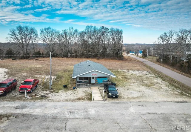 Primary bedroom — 363 Doolittle Outer Road Rolla Missouri real estate