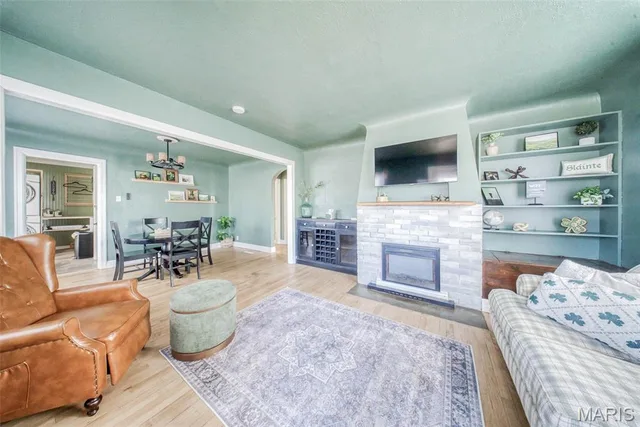 Living room — 63 Rose Court Rolla Missouri real estate