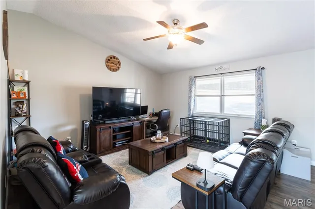 Primary bedroom — 16650 Walnut Drive Plato Missouri real estate
