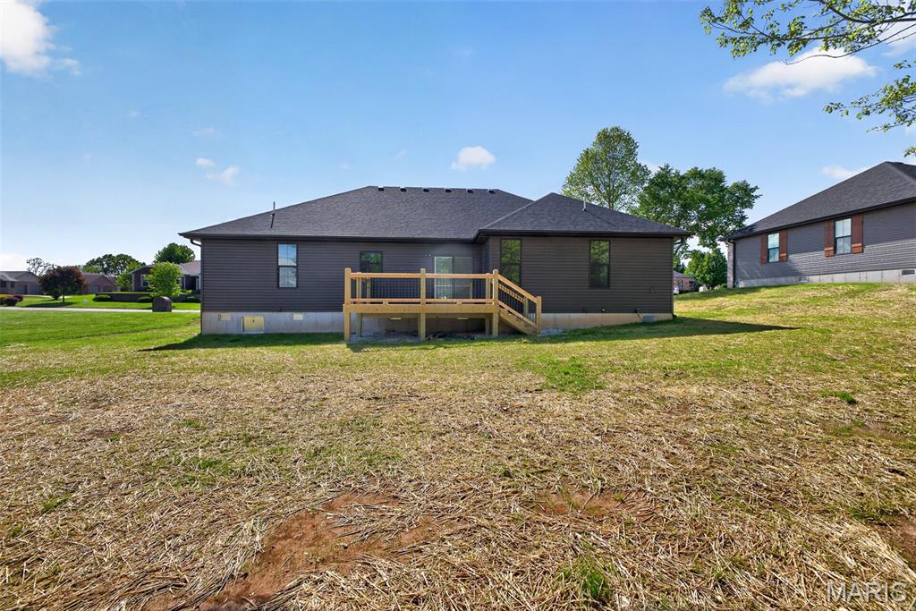 Primary bedroom — 2228 Cherry Blossom Circle Lebanon Missouri real estate
