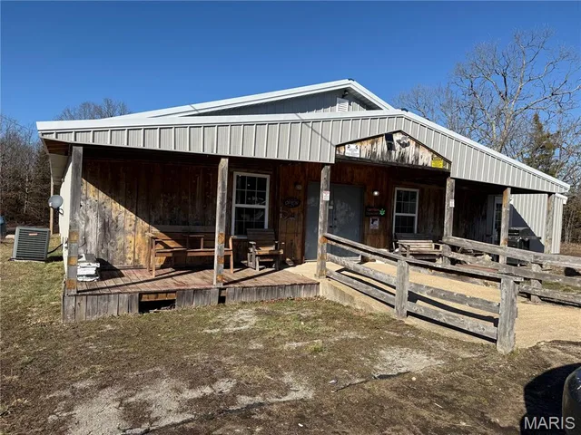 Front exterior — 12037 Highway 32 Roby Missouri real estate